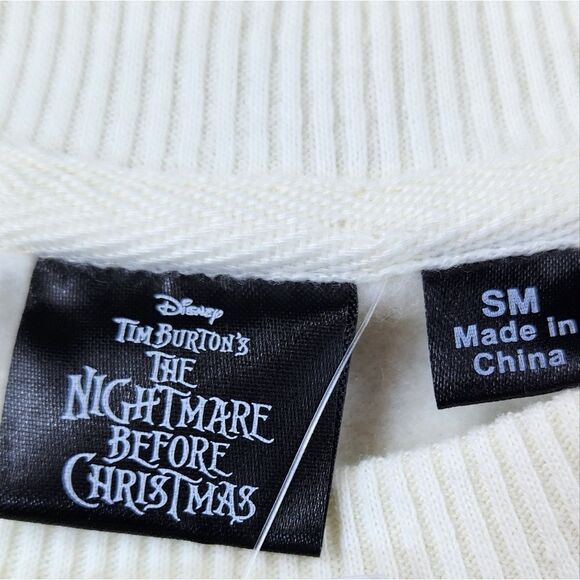 🔸️NWT Nightmare Before Christmas Lock, Stock, & Barrel Sweatshirt Small - Picture 8 of 9